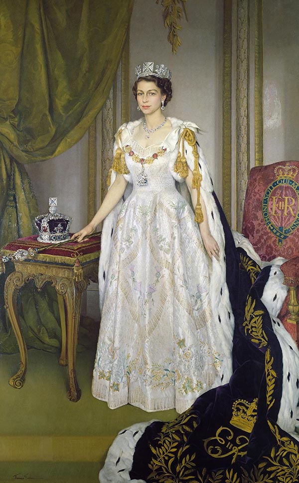 英国公主为了会穿上谁家衣服？